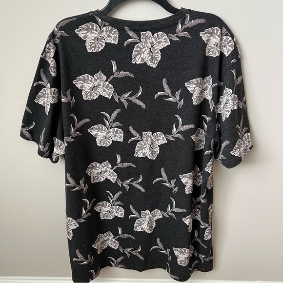 Free Planet Tropical Floral Hawaiian T-Shirt Front Pocket Crew Neck Vacation 2X - Picture 4 of 7